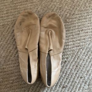 Bloch super jazz slip on. Tan.